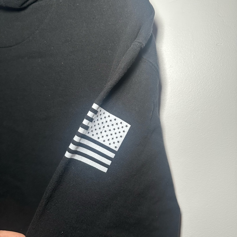 We The People AMERICAN FLAG IN GUNS - PATRIOTIC COLORS HOODIE Size Large EUC - Picture 7 of 8